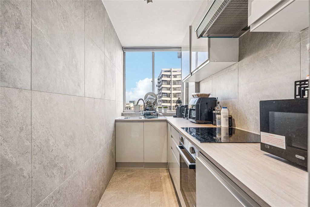 Property photo 3 of 7 Picture No. 12