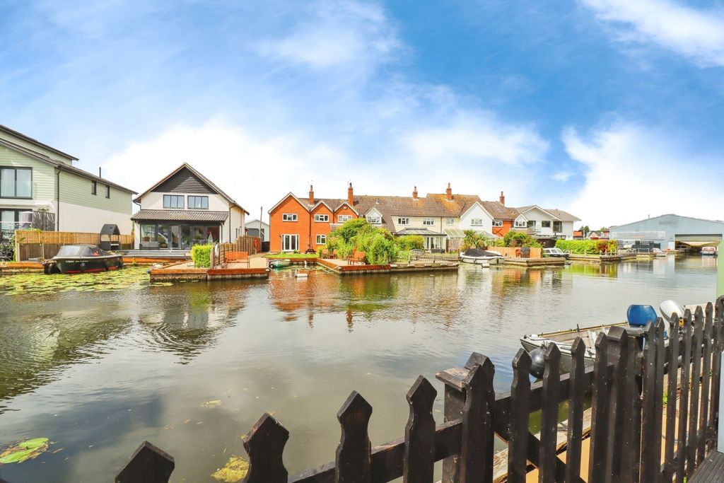 Property photo 2 of 37 Photo