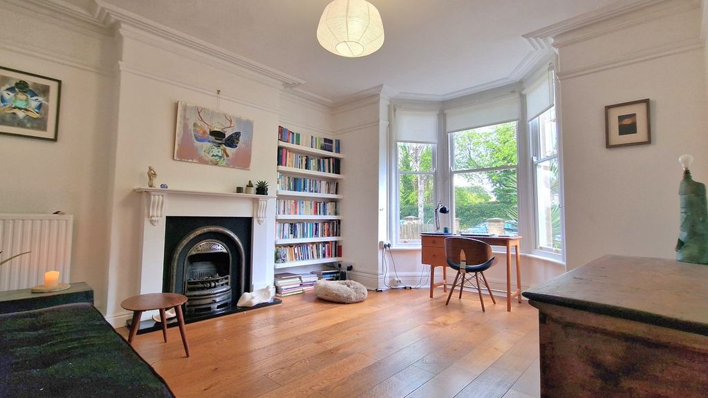 Property photo 3 of 34