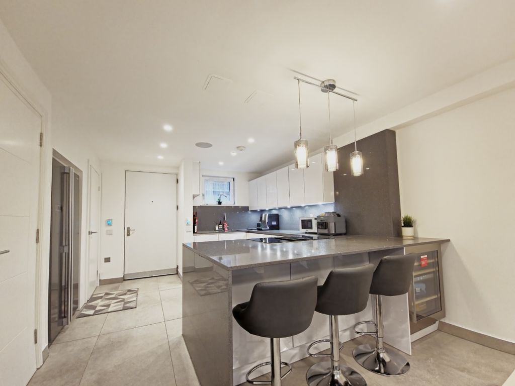 Property photo 1 of 14 Naylor Building