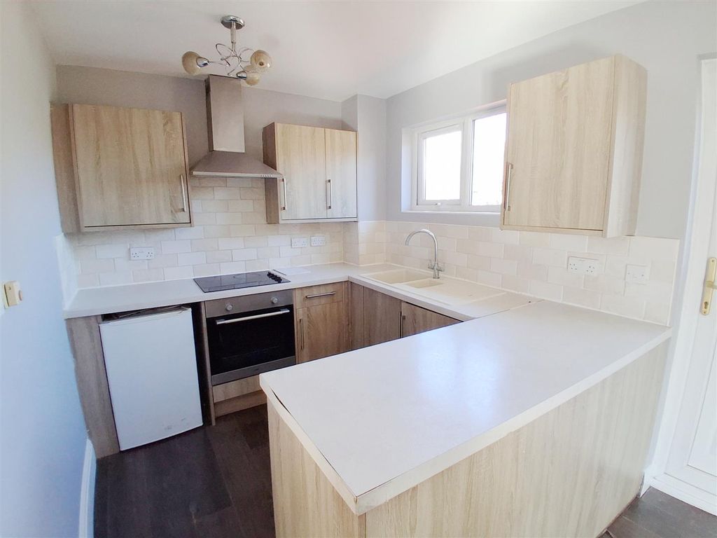 Property photo 3 of 9 Kit 2