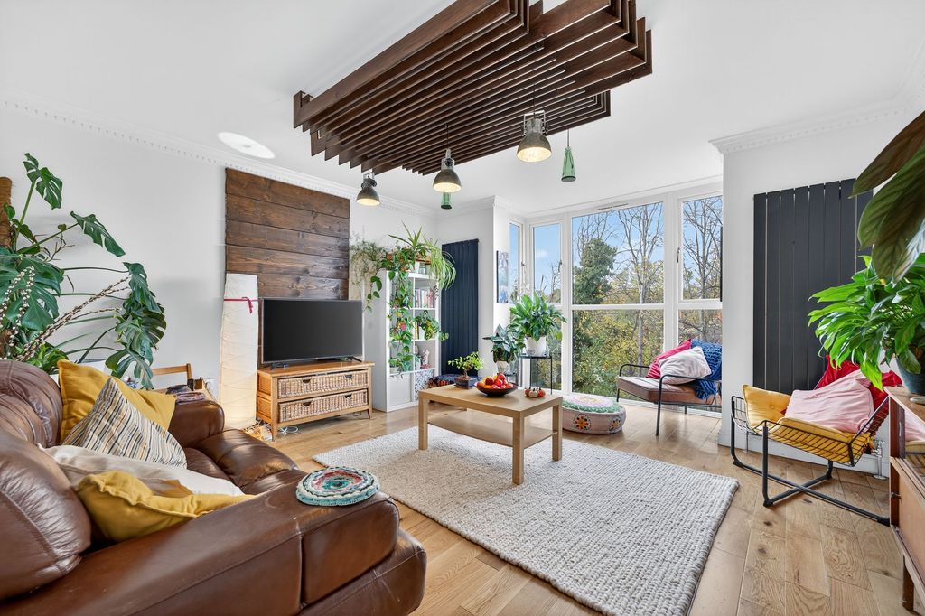 Property photo 3 of 33