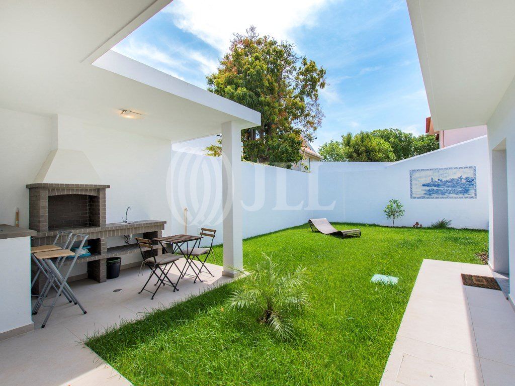 Property photo 1 of 23 4 Bedroom Villa, Garden, In Bairro Do Rosário, Cascais