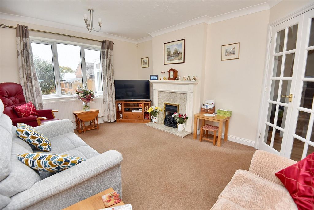 Property photo 2 of 11 Sitting Room