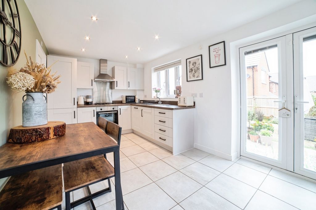 Property photo 3 of 19 Pbox-Img.Jpg