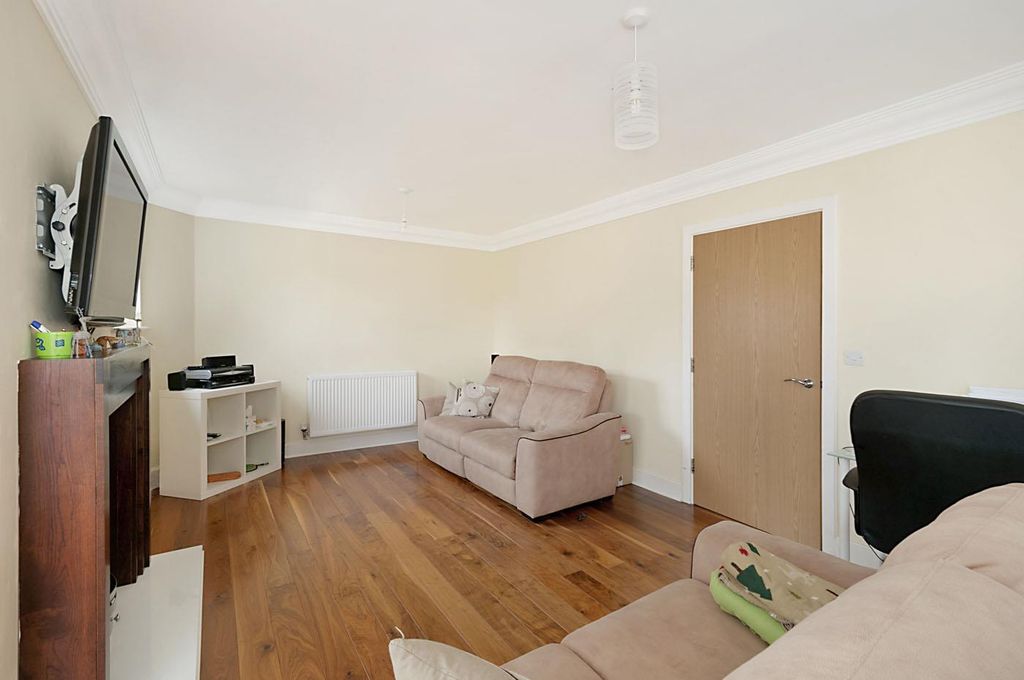 Property photo 3 of 14 Richmond Avenue 4.Jpg