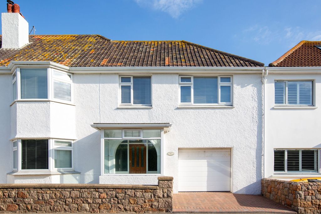 Property photo 1 of 24