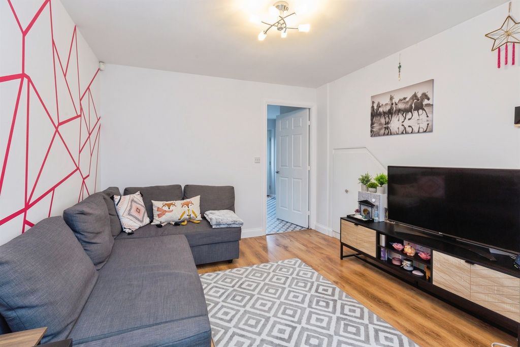 Property photo 2 of 18