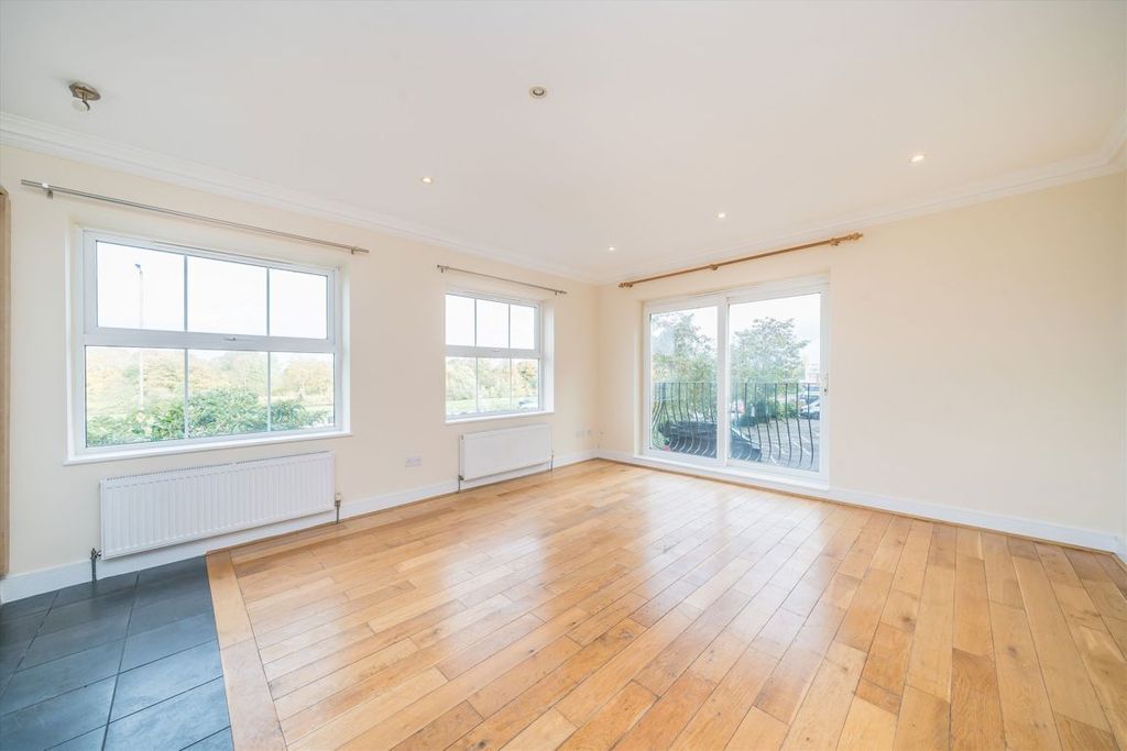 Property photo 2 of 7