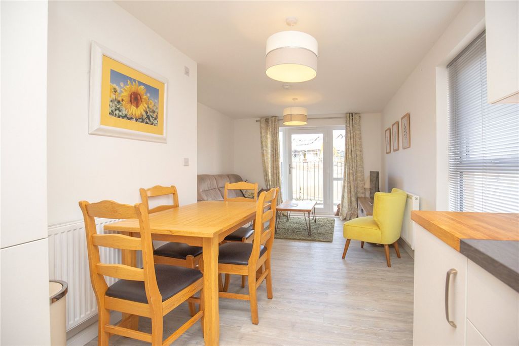 Property photo 3 of 12 Picture No. 11