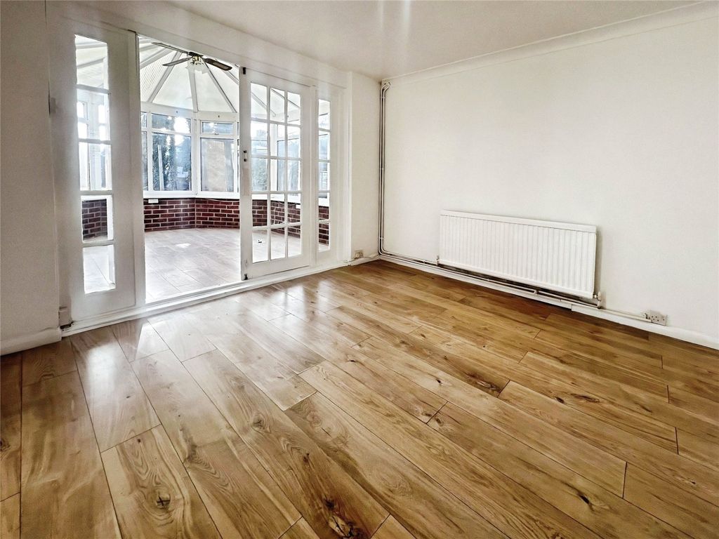 Property photo 2 of 13 Picture No. 11