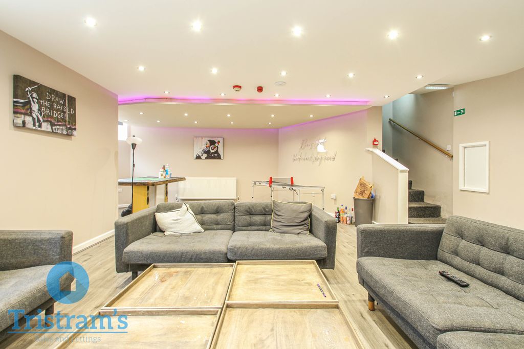 Property photo 3 of 25