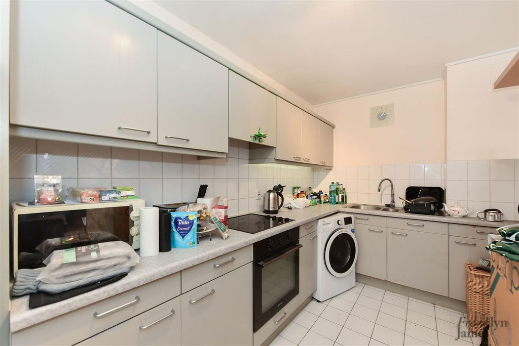 Property photo 3 of 11 Mercury Court (4).Jpg