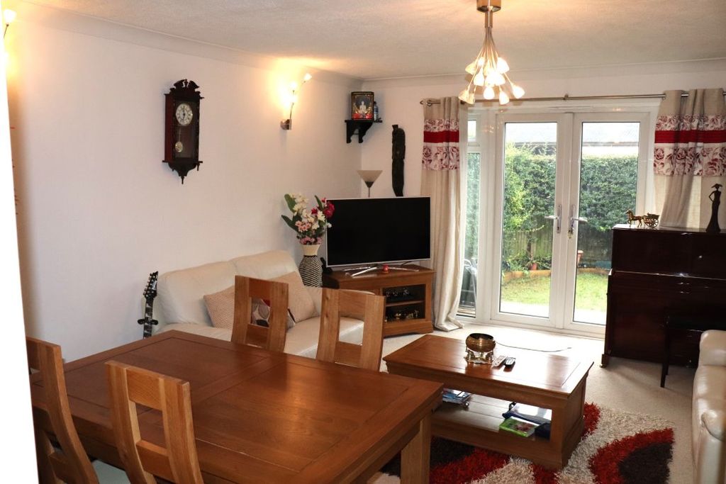 Property photo 2 of 11