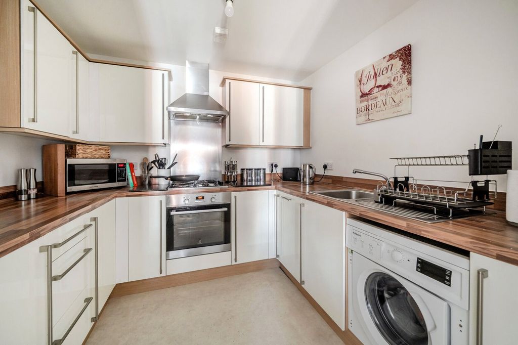 Property photo 2 of 17 Kitchen