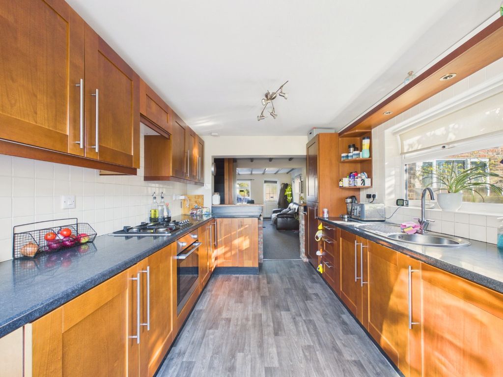 Property photo 3 of 9 5528285