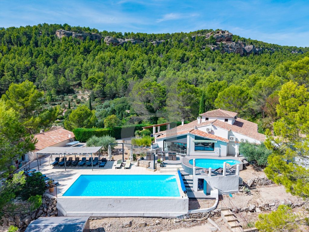 Property photo 1 of 44