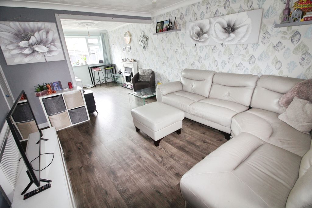 Property photo 3 of 13 Lounge.Jpg