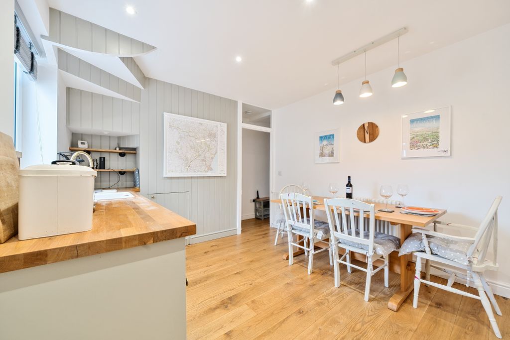 Property photo 3 of 16 Kitchen Diner