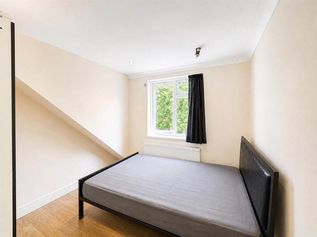 Property photo 3 of 8 Bedroom