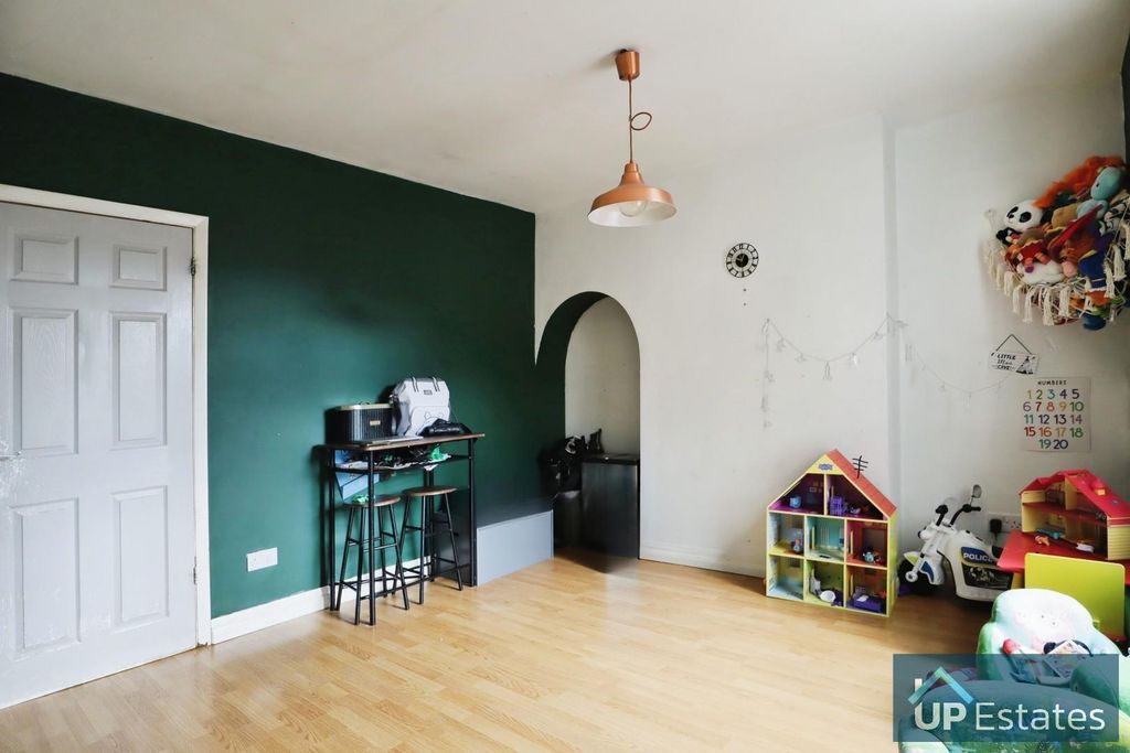 Property photo 3 of 11