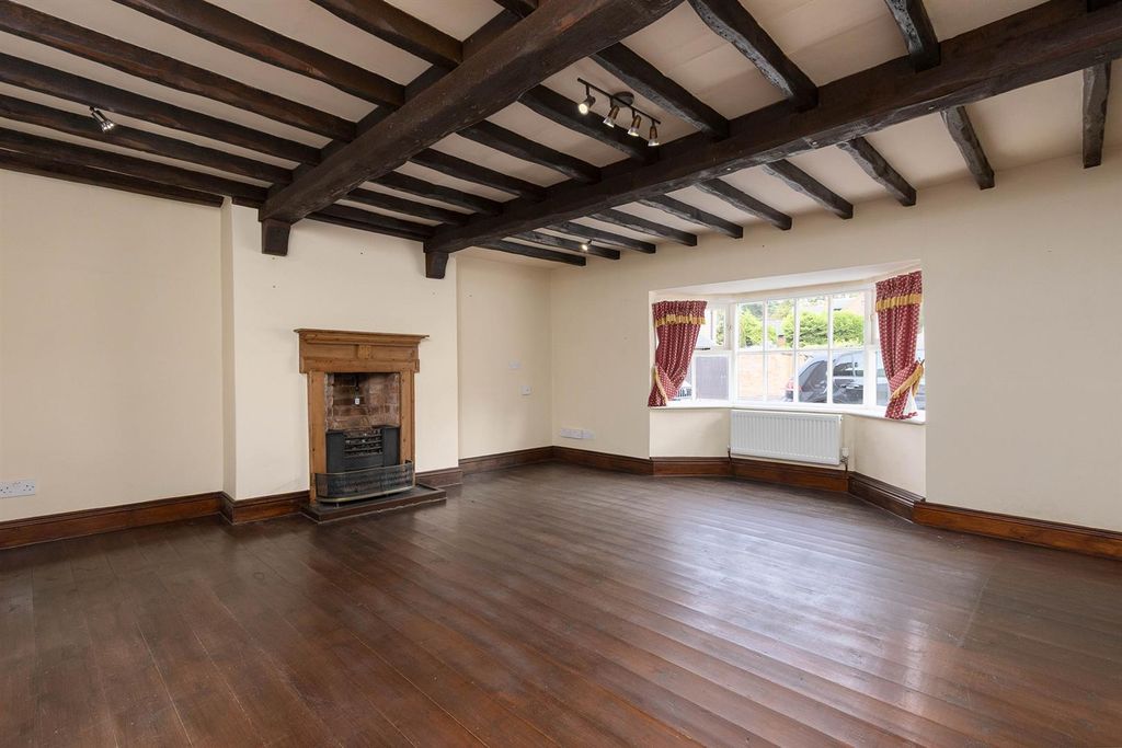 Property photo 2 of 33 Sitting Room