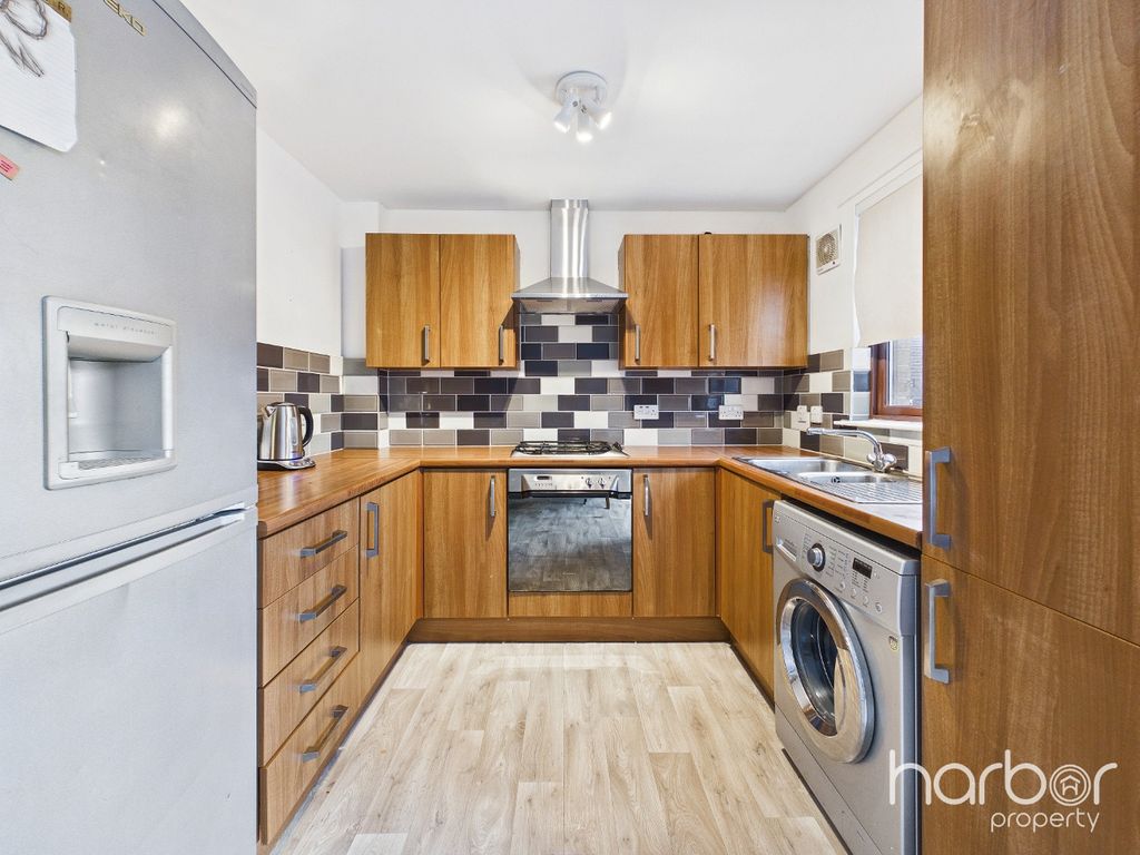 Property photo 3 of 17 4579015