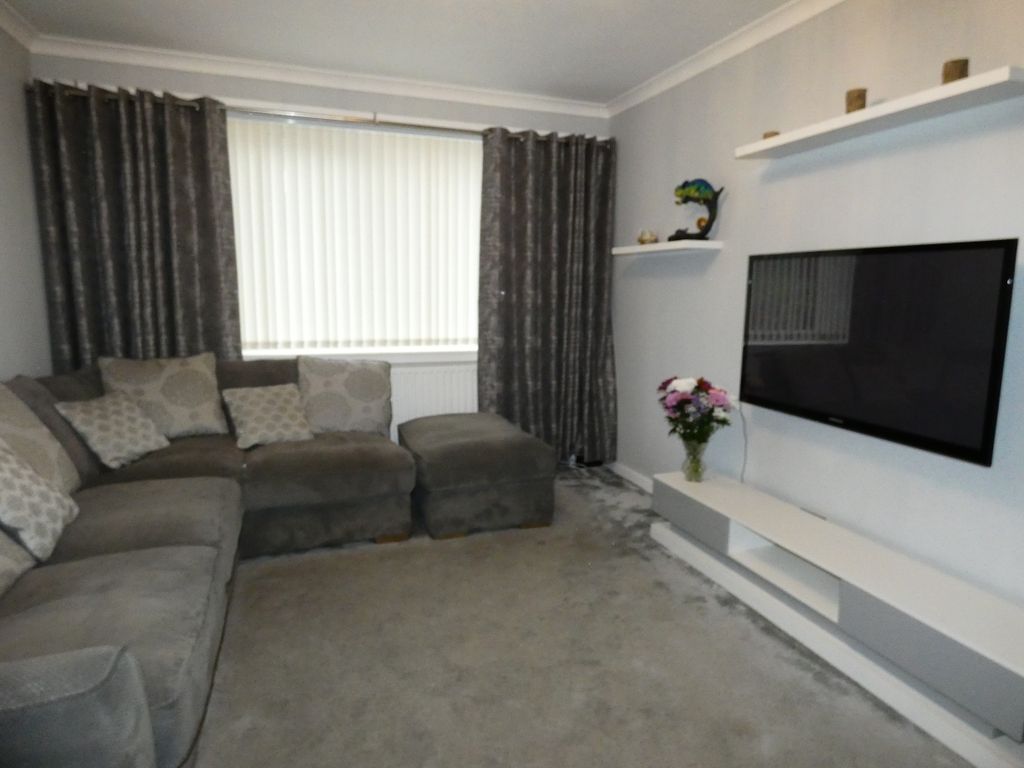 Property photo 3 of 20 Lounge