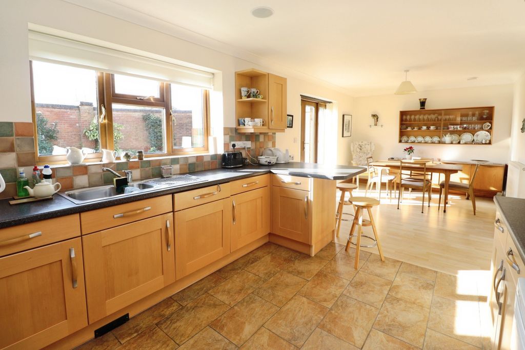 Property photo 2 of 23