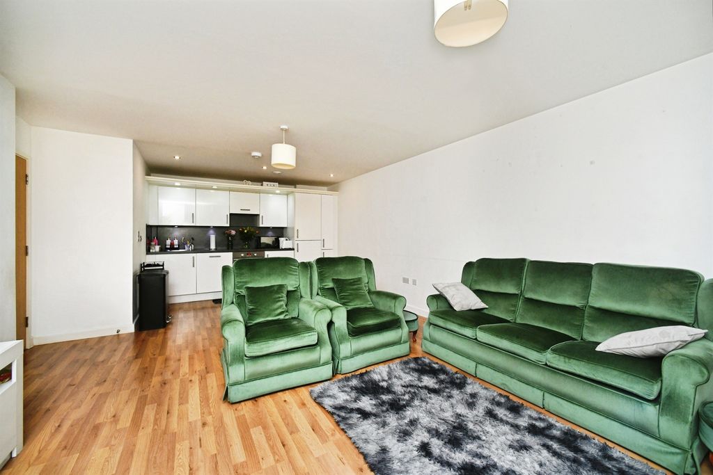 Property photo 3 of 17