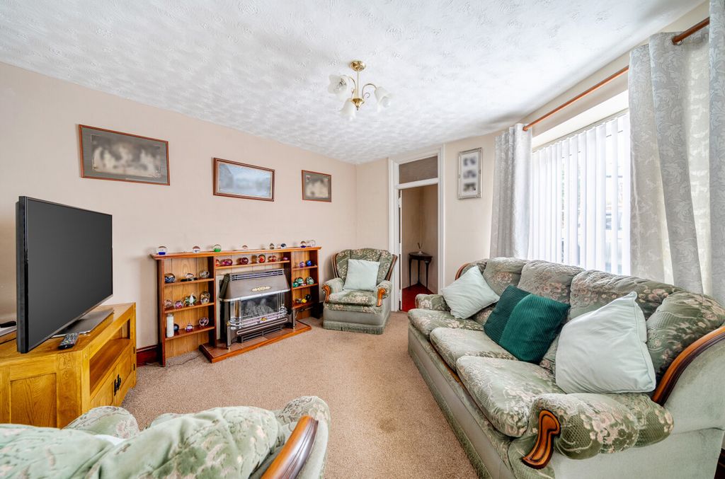 Property photo 2 of 14 Sitting Room