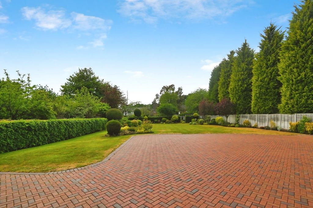 Property photo 3 of 40 101Littlesutton27.Jpg