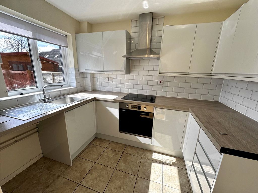 Property photo 2 of 8 Kitchen