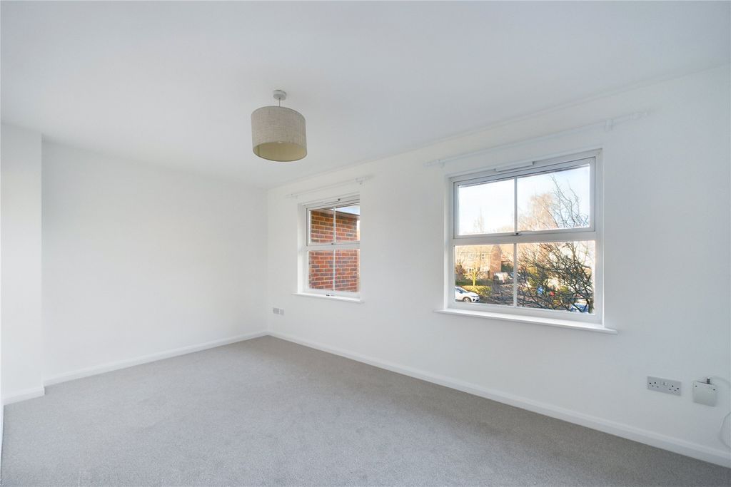 Property photo 3 of 8 Picture No. 09