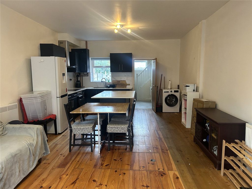 Property photo 3 of 17 Lounge/Kitchen