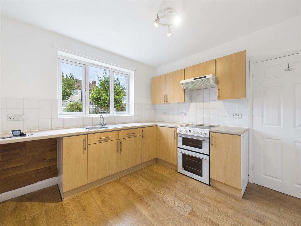 Property photo 3 of 9 Kitchen