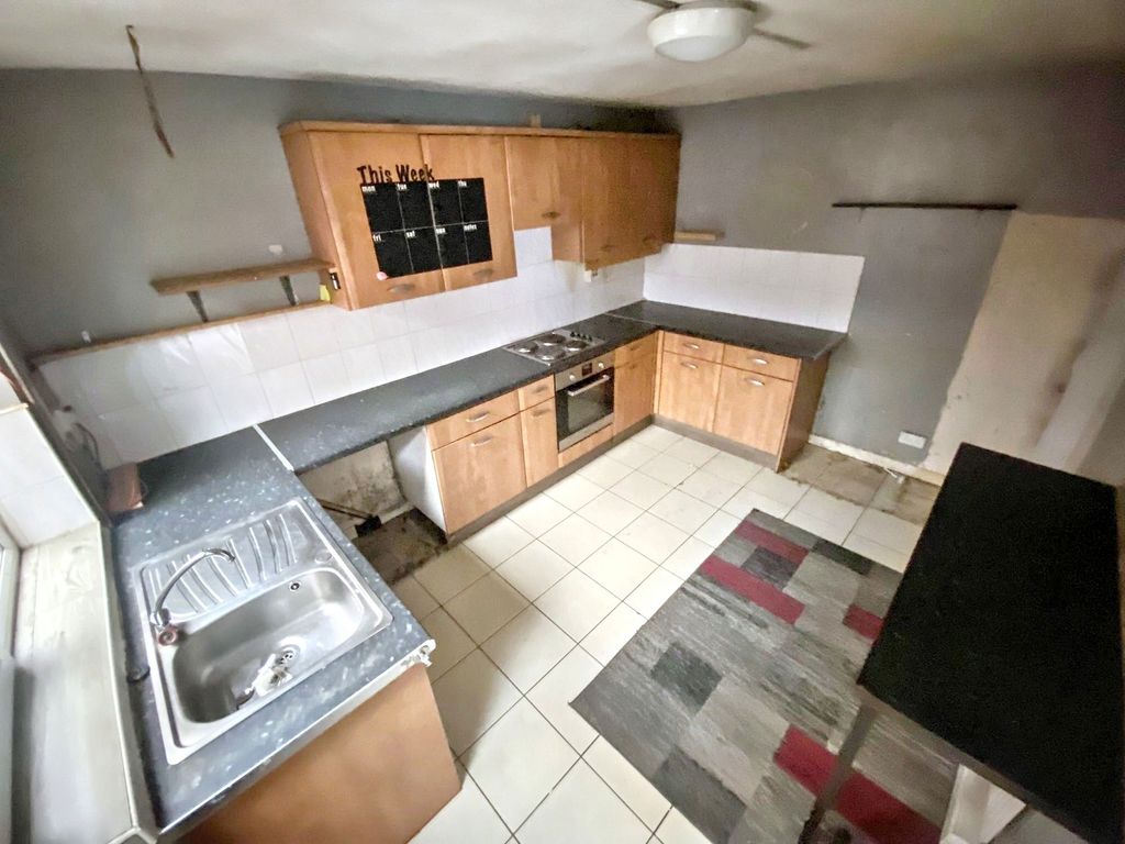 Property photo 2 of 21