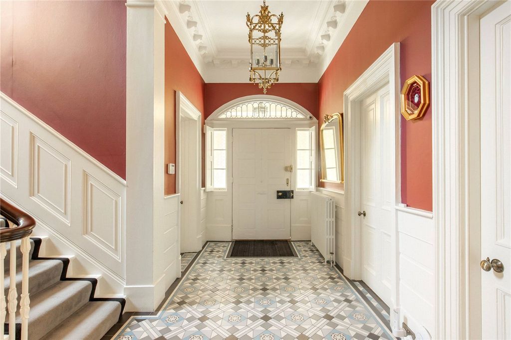 Property photo 2 of 24 Entrance Hall