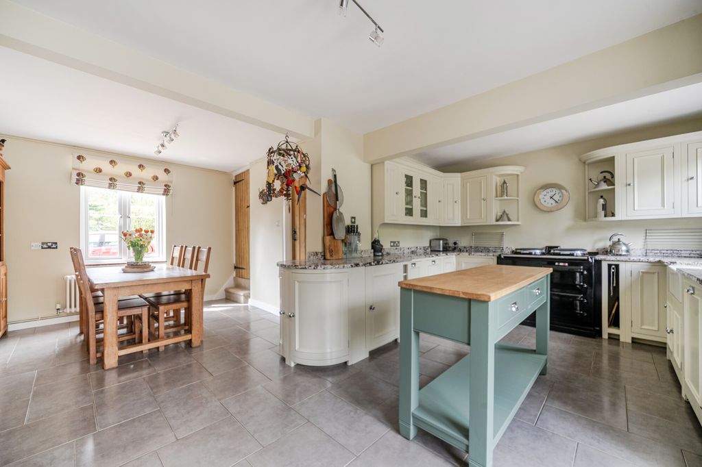 Property photo 3 of 14