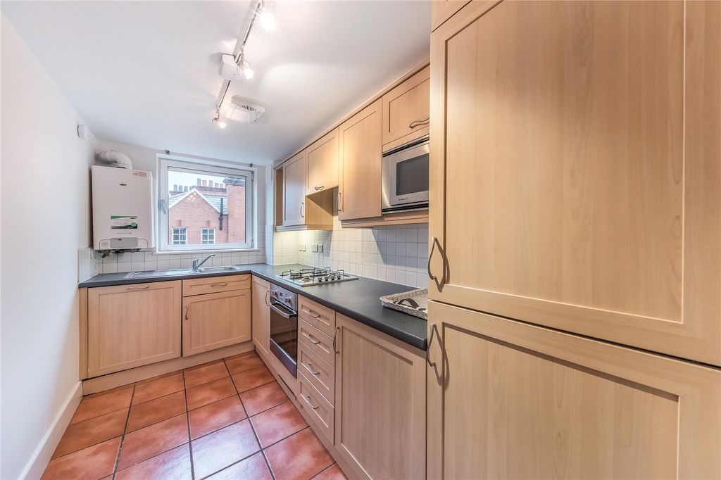 Property photo 3 of 11 Kitchen