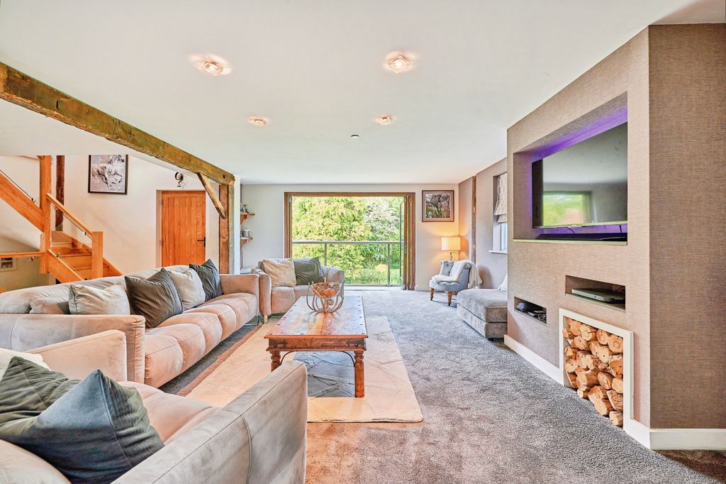 Property photo 3 of 19
