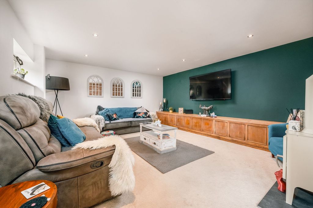 Property photo 3 of 16