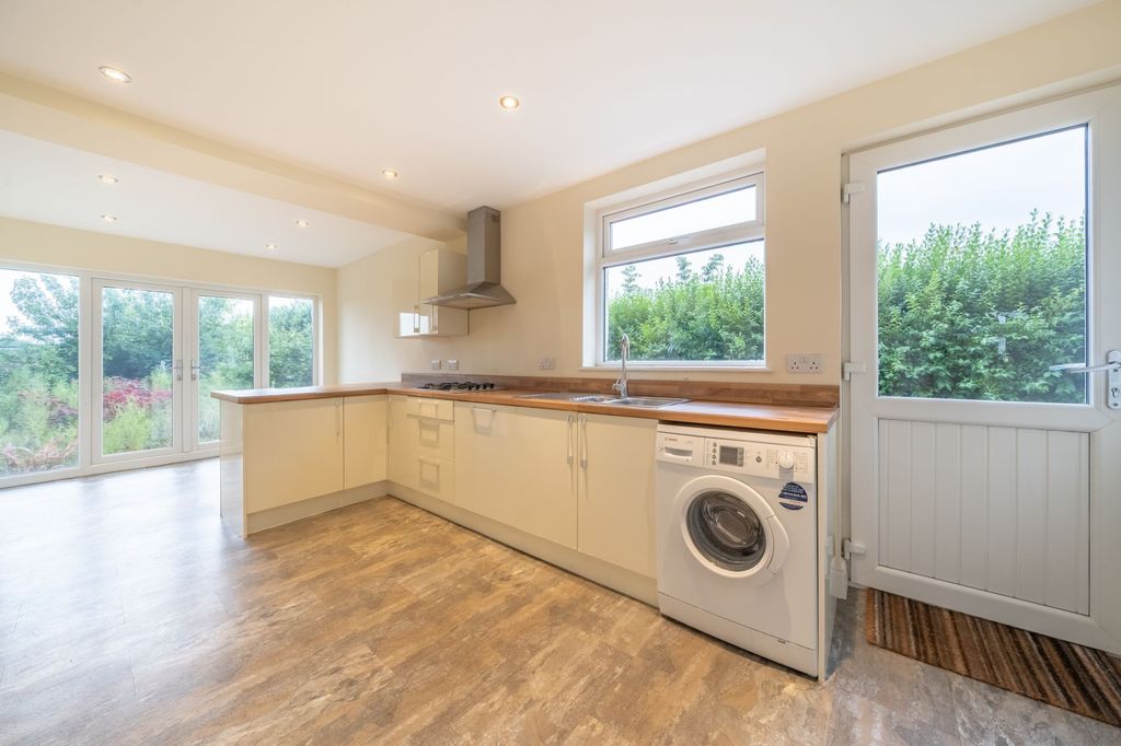 Property photo 3 of 34