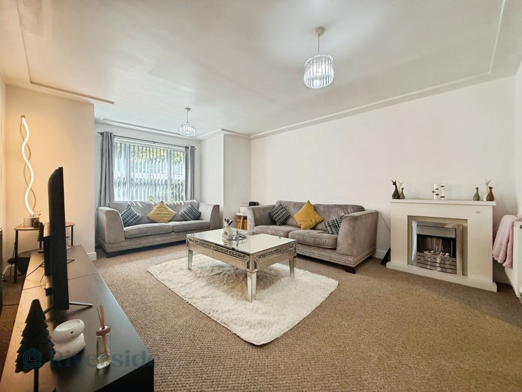 Property photo 3 of 9 Pbox-Img.Jpg
