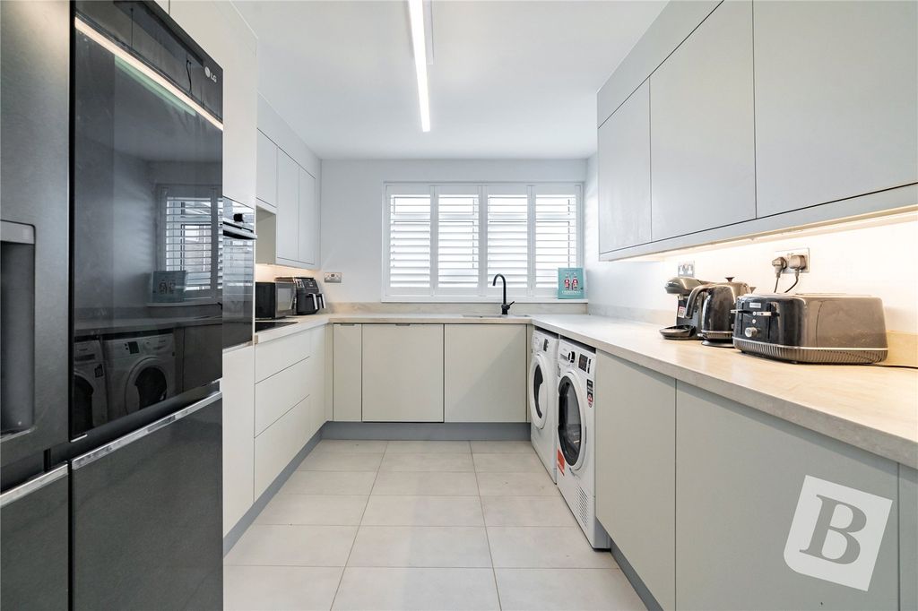 Property photo 2 of 16 Kitchen