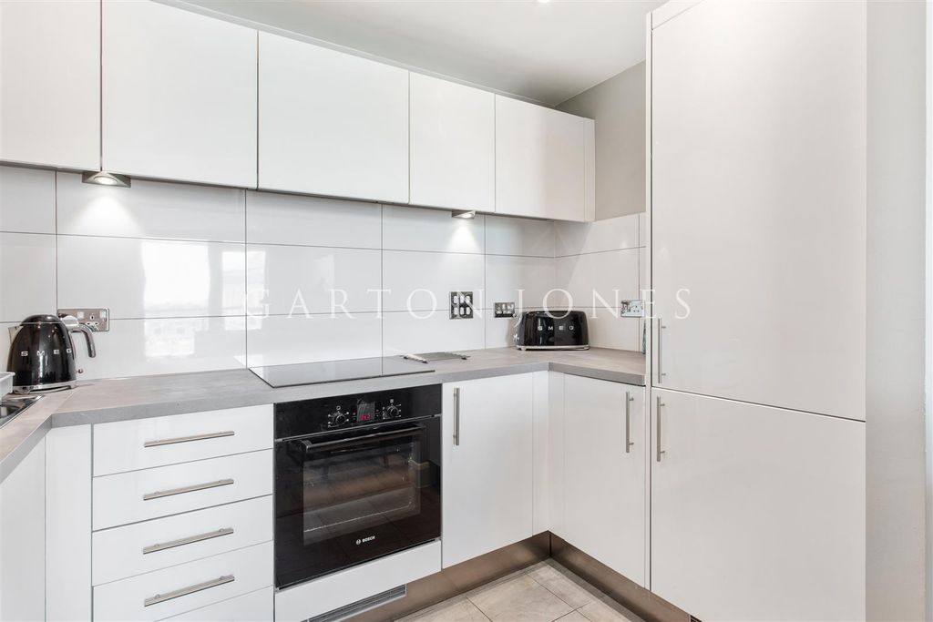 Property photo 3 of 14 Kitchen