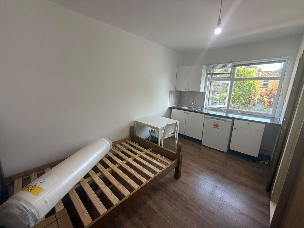 Property photo 1 of 7 Bedroom