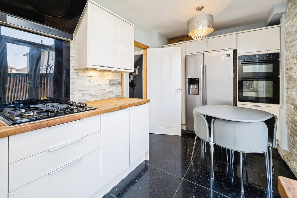 Property photo 2 of 16 Kitchen Diner