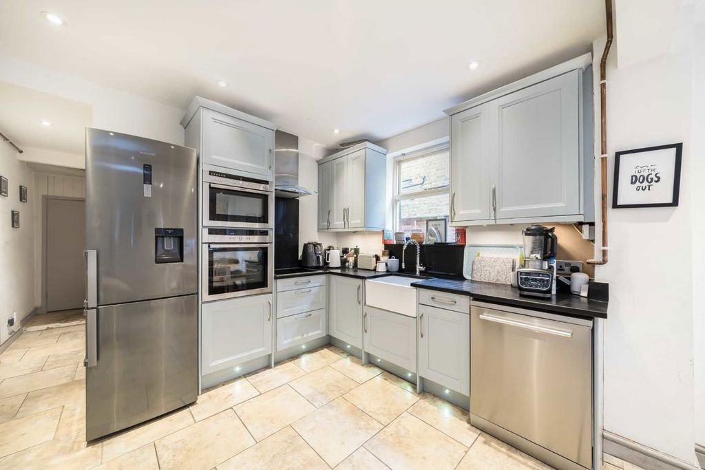 Property photo 2 of 8