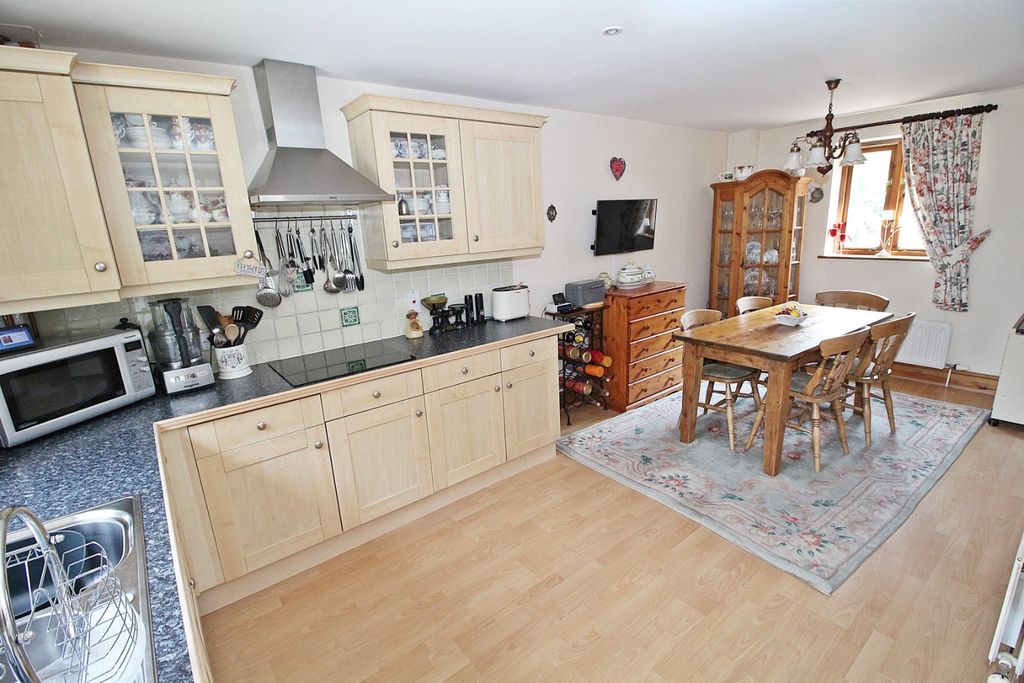 Property photo 3 of 12 4339986